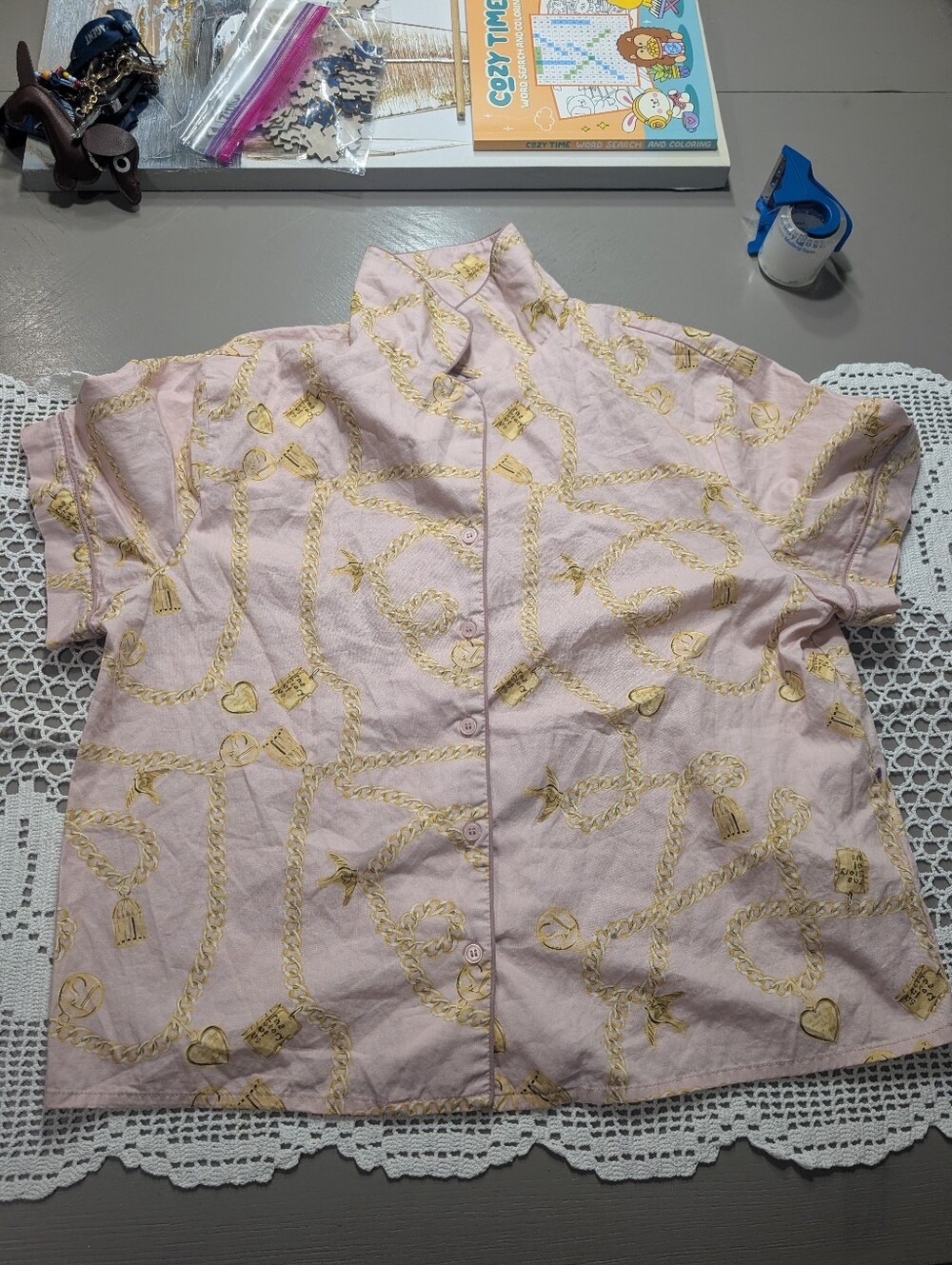 Taylor Swift Short-Sleeve Pink Button-Up PJ Shirt with Gold Chain Print Size MED
